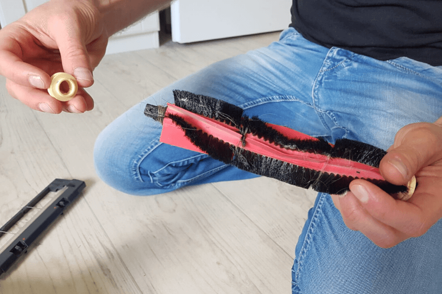 Щетка будет снята и разобрана.